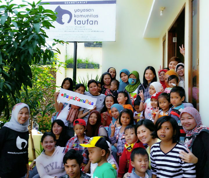 Relawan_Donatur_Yayasan_Komunitas_Taufan_Mendampingi_Pasien_Anak_Kanker_Tumor_Penyakit_Beresiko_Tinggi_dan_Keluarga_dgn_Semangat_Donasi_Sumbangan_Kebutuhan_Dasar_720px